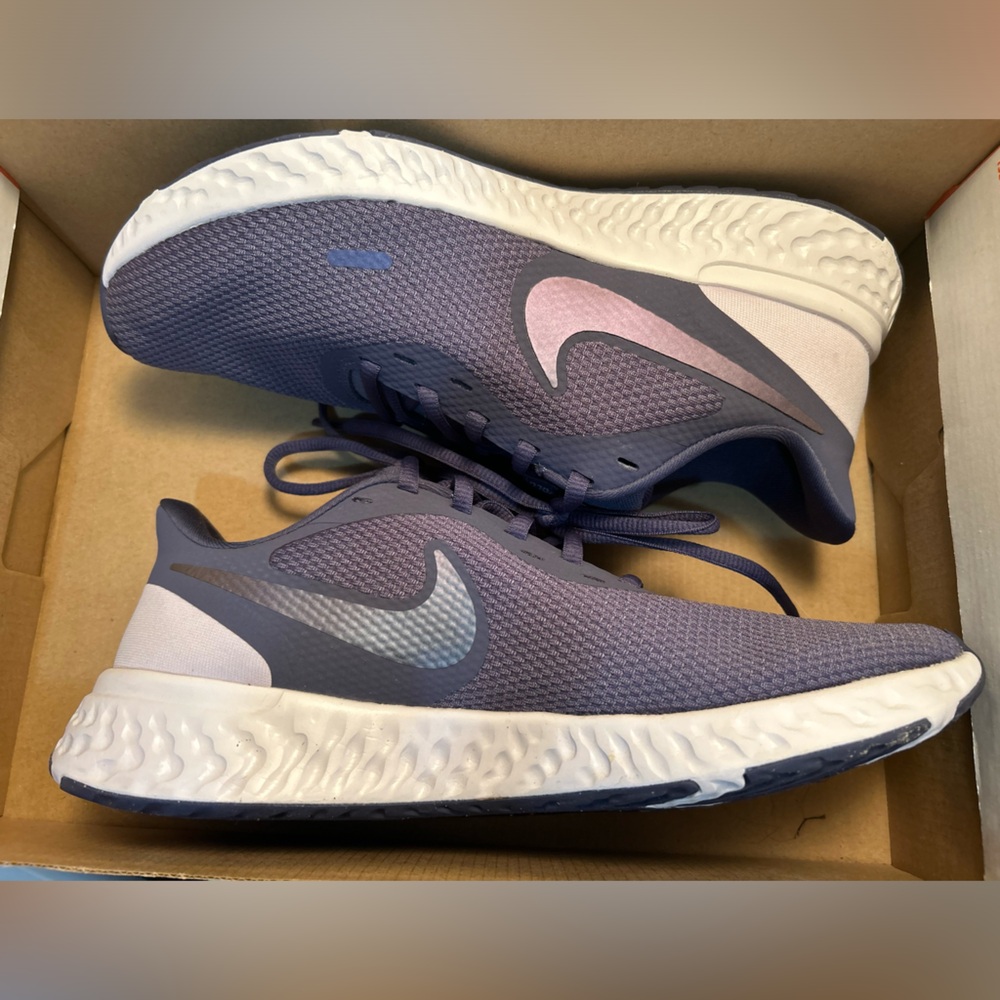 Purple Nike shoes 9.5 worn once